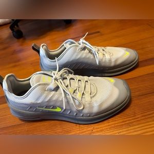Nike Air - size 9